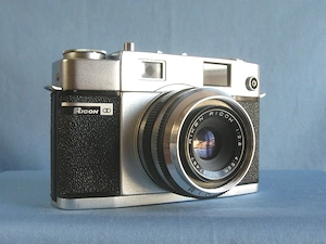 Ricoh 300 cu obiectiv riken 2.8 45, aparat foto film clasic telemetric