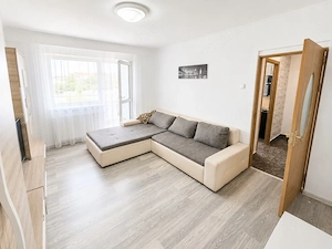 Apartament Nord, etaj intermediar, decomandat, renovat