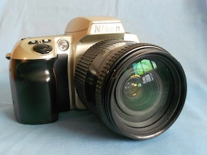 Nikon F60 cu obierctiv nikkor ad 28-105 d, aparat foto cu film