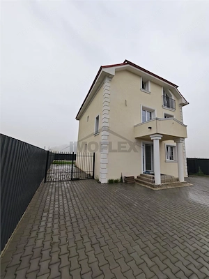 Casa Tip Apart Hotel cu 3 Apartamente Independente - imagine 2