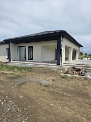 Vila construita la sol in Cartierul Atena cu teren generos - imagine 2