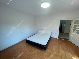 Apartament 3 camere decomandate curte comuna din zona Tiglari Sibiu - imagine 5