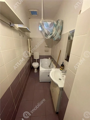 Apartament 3 camere decomandate curte comuna din zona Tiglari Sibiu - imagine 11