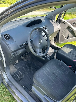 Toyota Yaris 2009 - imagine 2
