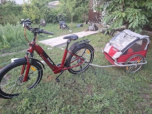 Vând cărucior copii bicicletă