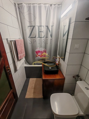 Vând apartament cu 3 camere decomandate in centrul orașului Bacau - imagine 12