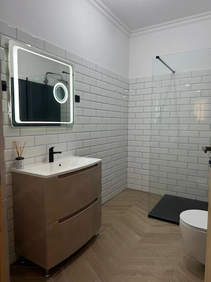 Vilă modernă în Centru cu 2 apartamente independente - imagine 15