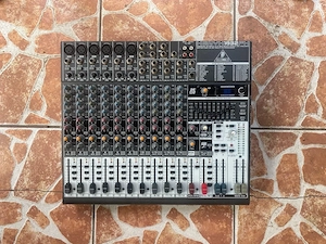 mixer Behringer XENYX1832 FX