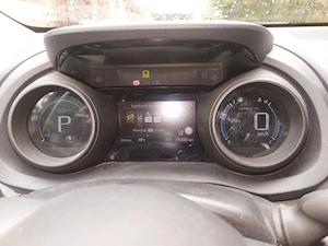 Vând Toyota Yaris cross  - imagine 4
