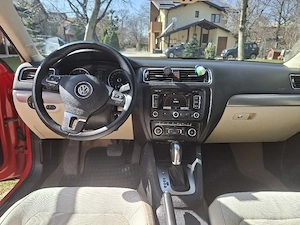 Volkswagen Jetta 1.6 D Automata  - imagine 6