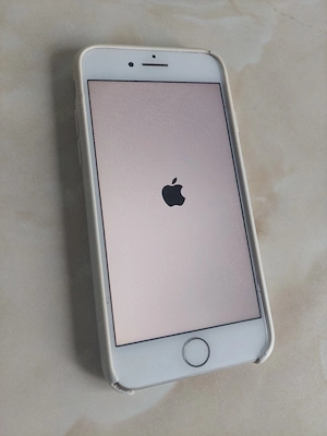 [8] Vând Apple iPhone 8 White de 64Gb Neverlocked + husă BONUS [poze reale]