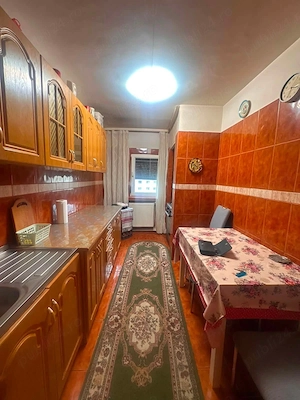 De vanzare apartament cu 4 camere, 2 bai si 2 balcoane, mobilat si utilat, etaj intermediar  - imagine 3