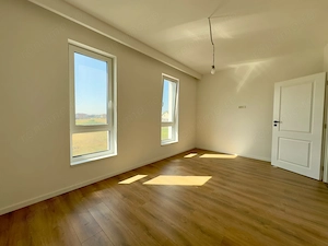 Duplex finalizat despartit prin casa scarii cu 3 bai si design morden ! - imagine 11