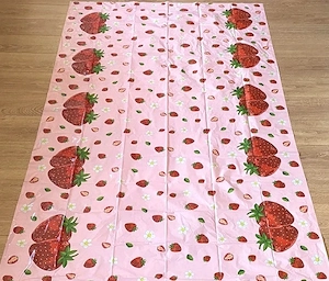 Set 4 fețe de masă cu model căpșuni, 220 x 130 cm - noi