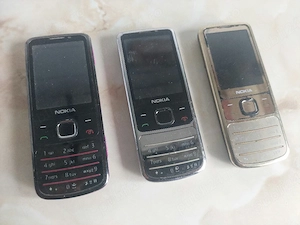 Vând trei Nokia 6700 [fără baterii] [pentru piese] [poze reale]