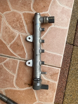 Injectoare ,Rampa injectoare ,Cutie de viteze ,Polo,Skoda,Motor 1.4 Cod CUS - imagine 5