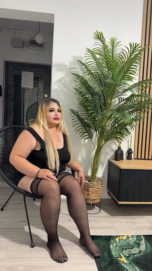 Stăpână Alyce !!! Caut sclavi!!