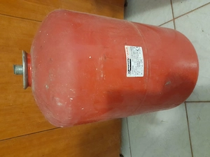 Vand trei vase expansiune