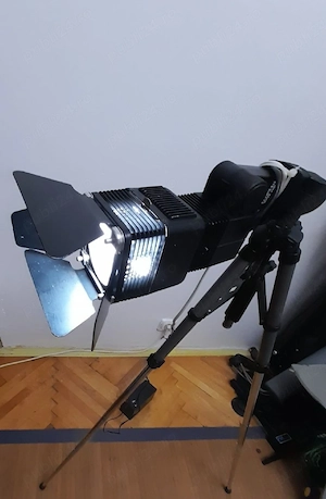 Vând trepied cu video reflector 