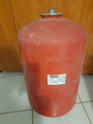 Vand trei vase expansiune
