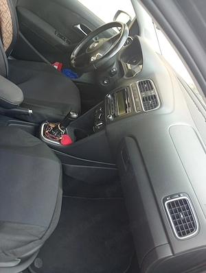 Wolswagen Polo 12  TSI 105 CP Benzina 2010 .Mașină personală.Senzori parcare spate ,încălzire scaune - imagine 5