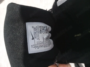 vind adidași din imagine 