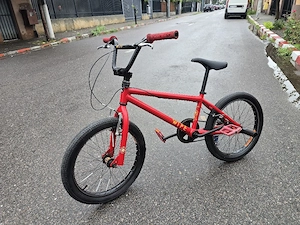 Bicicletă BMX Decathlon B'twin Wipe 320   Roți 20"   Stare buna