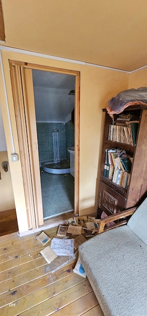 Vand casa cu teren intravilan in com.Vartescoiu - imagine 7