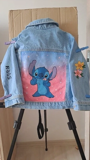 Geacă din denim pentru copii pictată manual cu Stitch