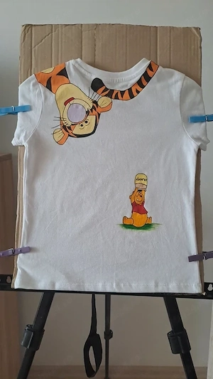 Tricou pentru copii pictat manual cu Winnie the Pooh