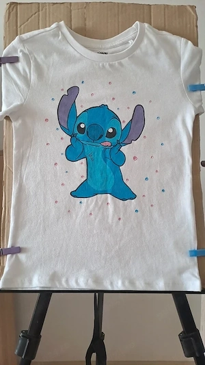 Tricou pentru copii pictat manual cu Stitch