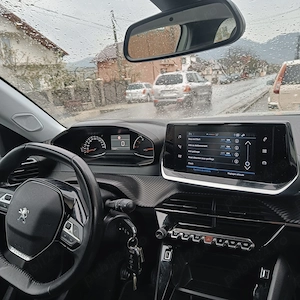 Peugeot model 2008,an fabricatie 2020, motor 1.2 benzina - imagine 4
