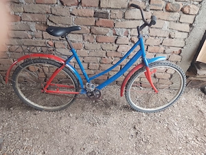 Schimb bicicleta.. cu gaini.. cocoși.. sau preț 100 lei