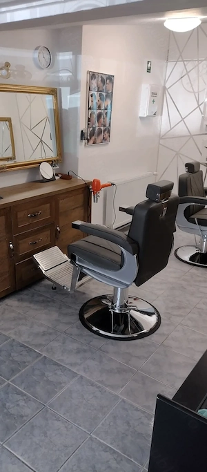 Vand sau schimb spatiu comercial SALON