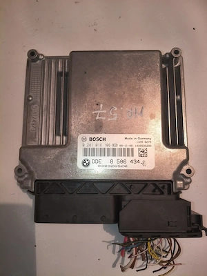 ECU Calculator Motor 8506434 BMW Seria 1 E81 E87 Seria 3 E90 X1 E84 2.0d Bosch 0281016106