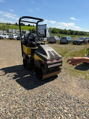 compactor de vinzare  wacker des 1200 kg  - imagine 3