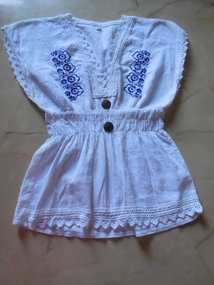 Bluza noua cu broderte pentru fete de 10 - 12 ani