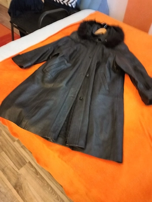 Vand haina de piele lunga