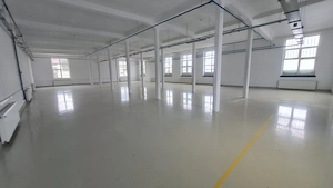spatiu industrial 3 camere zona Central Cisnadie