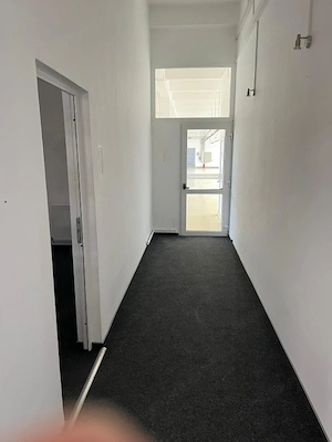 spatiu industrial 3 camere zona Central Cisnadie - imagine 10