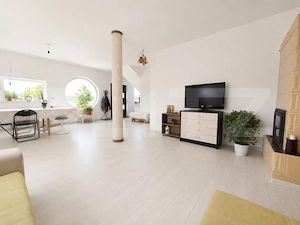 Casă ecologică P+M cu teren 1.458 mp și priveliște superbă 