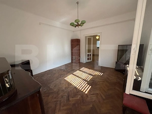 Casă spațioasă cu 6 camere, teren 700 mp, garaj și terasă - imagine 7