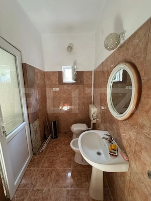 Casă spațioasă cu 6 camere, teren 700 mp, garaj și terasă - imagine 6