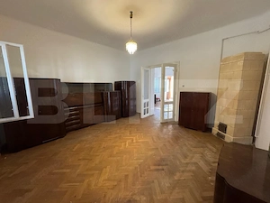 Casă spațioasă cu 6 camere, teren 700 mp, garaj și terasă - imagine 10