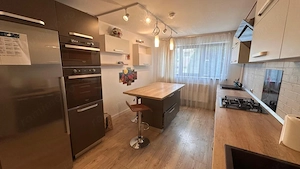 Vila de lux 7 camere 390mp utili + curte 200mp zona Strand - imagine 3