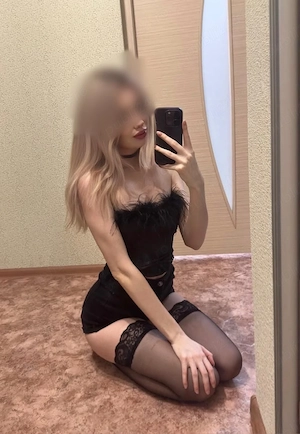 Bunaa. Eu sunt Alexandra 