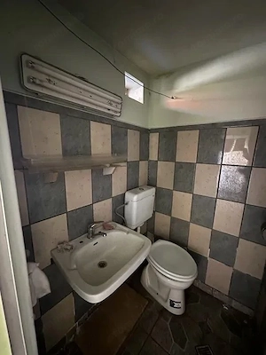 Central - Vanzare casa, curte comuna - imagine 3