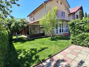 Oaza de liniste in Bariera Valcii – casa P+1 cu terasa, curte si acces securizat