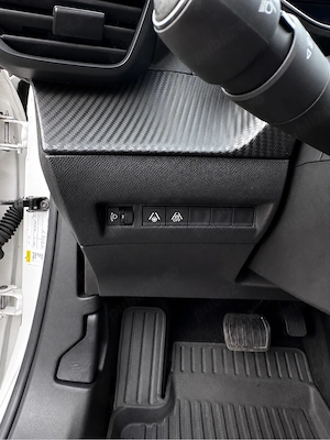 Peugeot 2008 Allure 1.2 PureTech 130 CP Automată | 2020 - imagine 10