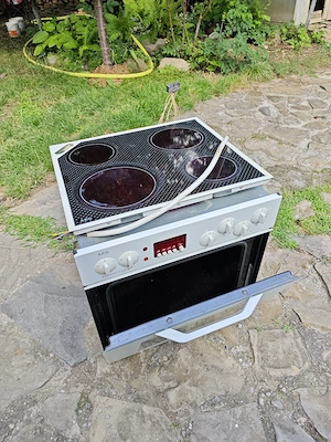 De vânzare set cuptor electric încorporabil și plită vitroceramică AEG (trifazic)